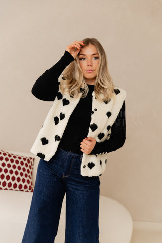 Basic Black Buttons Pull