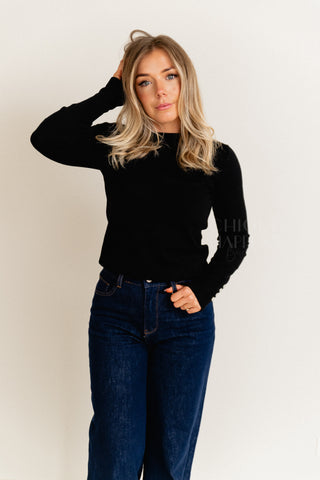 Basic Black Buttons Pull