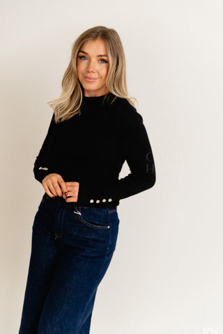 Basic Black Buttons Pull