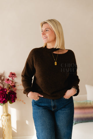 Cut Out Pull Brown