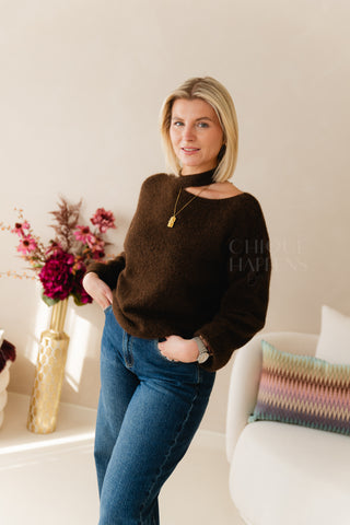 Cut Out Pull Brown