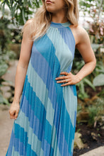 Afbeelding in Gallery-weergave laden, Shiny Halter Dress Blue
