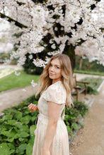 Afbeelding in Gallery-weergave laden, Golden Leaves Dress Pink
