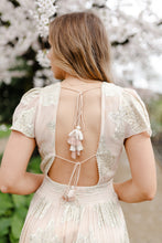 Afbeelding in Gallery-weergave laden, Golden Leaves Dress Pink
